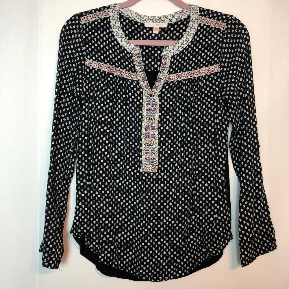 SKIES ARE BLUE Embroidered Neckline long sleeve S